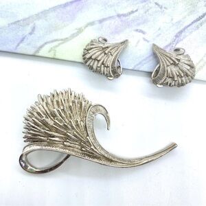 Silvertone Thistle Brooch & Clip On Earrings Set Vintage